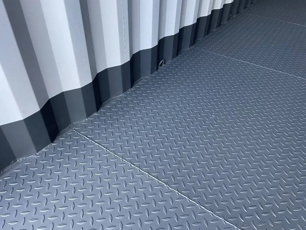 Container 20 Piedi Nuovo con Pavimento in Acciaio e Luce – RAL 7016 - immagine 12
