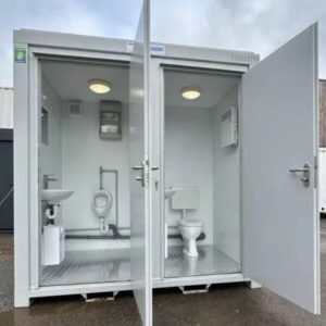 Container Sanitario Compatto – Due Cabine Separate (WC e Urinatoio)